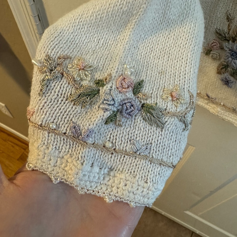 VTG Floral Embroidered Beaded Grannycore Women Collared Button Up Sweater Cream - Picture 2 of 14